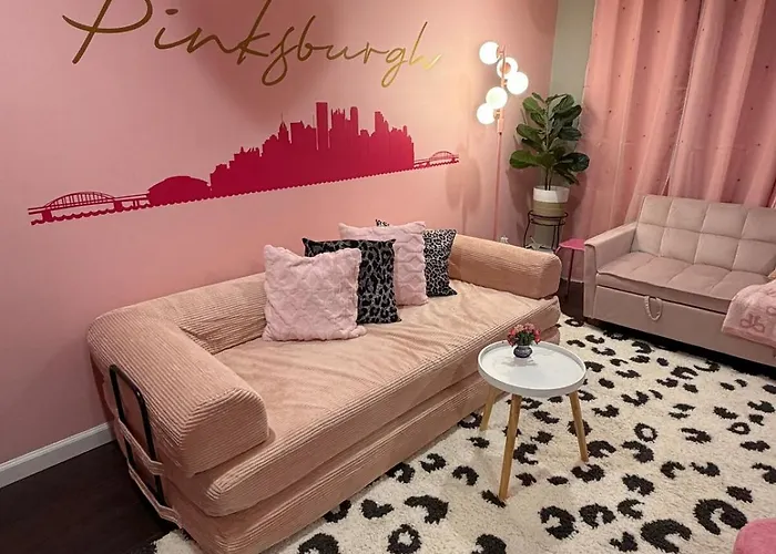 Holiday home Pinksburgh Pet-friendly By Strip, Stadium, Skyline *
