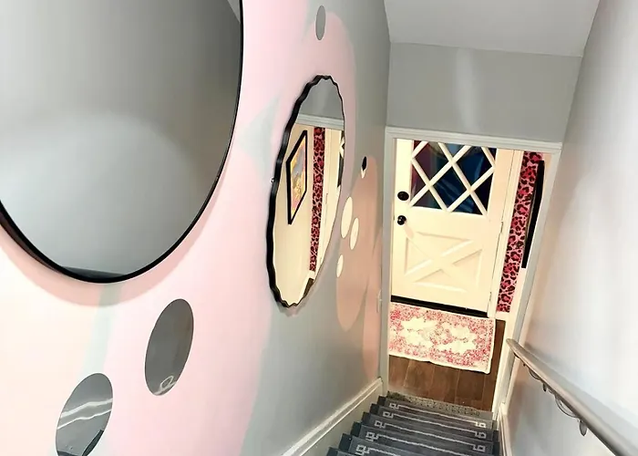 Pinksburgh Pet-friendly By Strip, Stadium, Skyline Holiday home