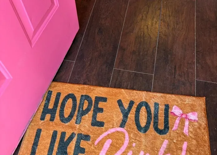 Pinksburgh Pet-friendly By Strip, Stadium, Skyline Holiday home