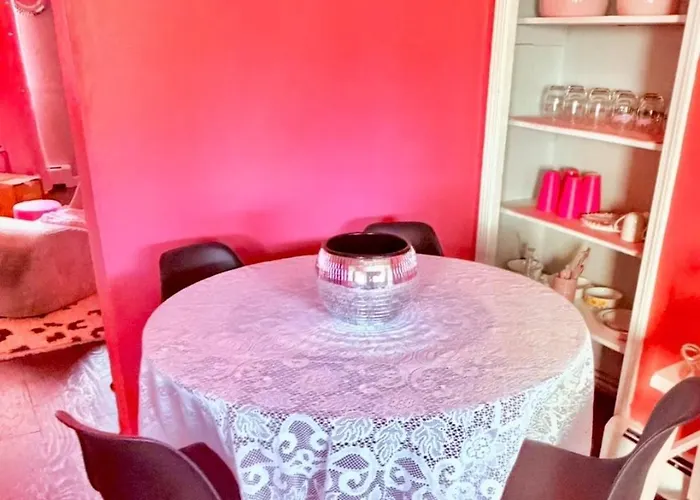 Pinksburgh Pet-friendly By Strip, Stadium, Skyline Holiday home Pittsburgh