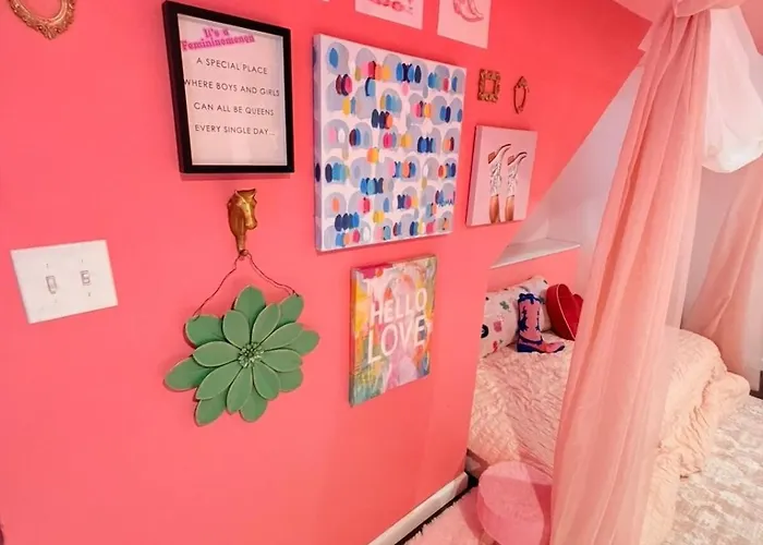 Holiday home Pinksburgh Pet-friendly By Strip, Stadium, Skyline Pittsburgh
