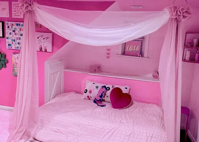 Holiday home Pinksburgh Pet-friendly By Strip, Stadium, Skyline Pittsburgh