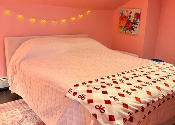 Holiday home Pinksburgh Pet-friendly By Strip, Stadium, Skyline *