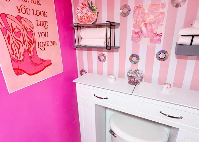 Pinksburgh Pet-friendly By Strip, Stadium, Skyline Holiday home *